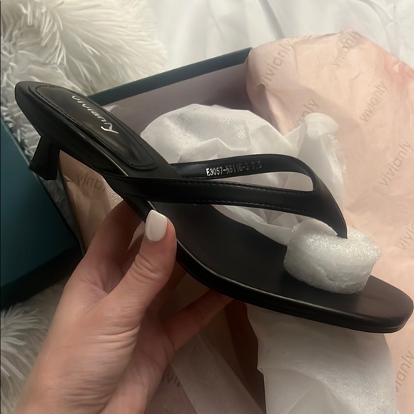 BNIB black kitten heels - Picture 3 of 4